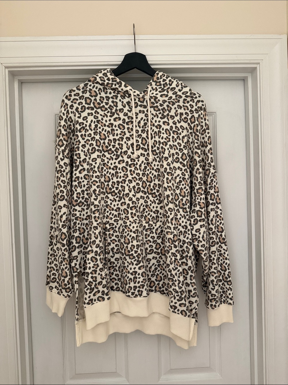 American Eagle Leopard Print Women’s Hooded Pullover Sweater - Cream/Brown